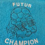 Drap de bain turquoise brodé ' futur champion ' à personnaliser